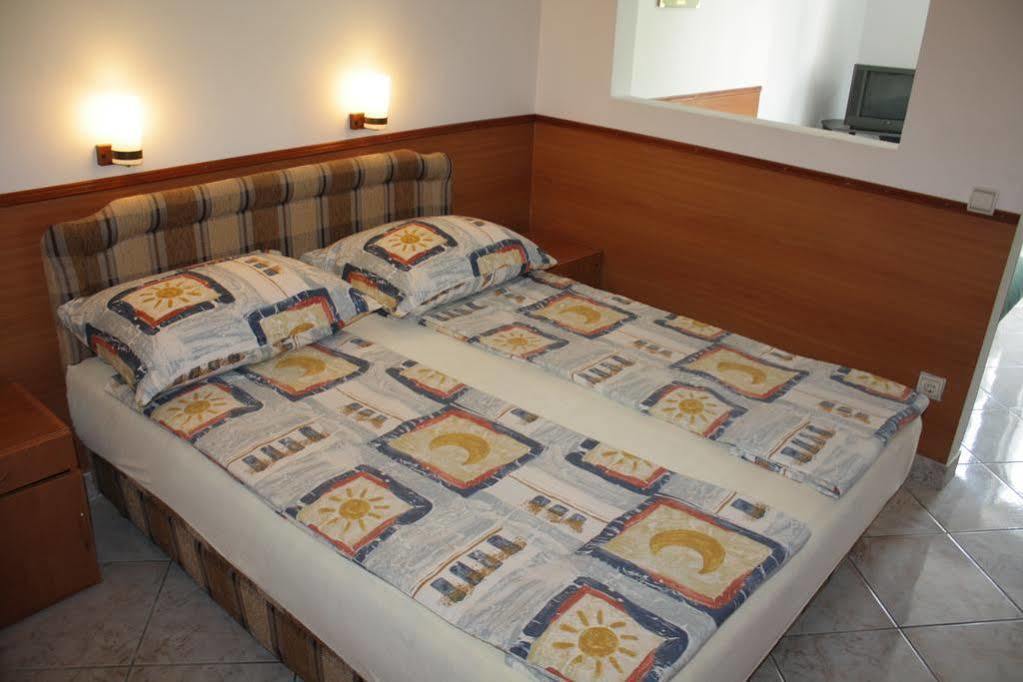 Guest House Saga Herceg Novi Bagian luar foto